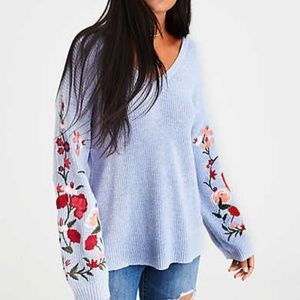 American Eagle Women Floral Embroidered Sweater